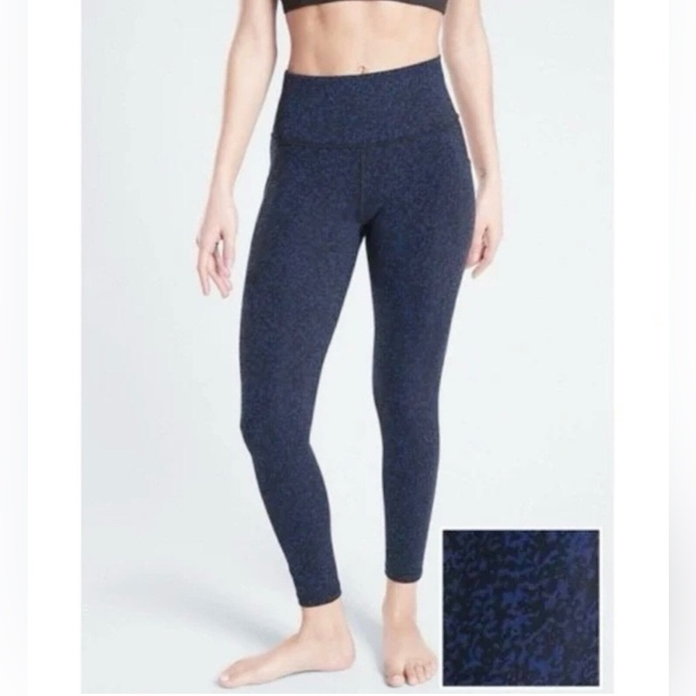 Athleta Salutation Stash Pocket II Gravel 7/8 Leggings, Size XS Color Navy/Black